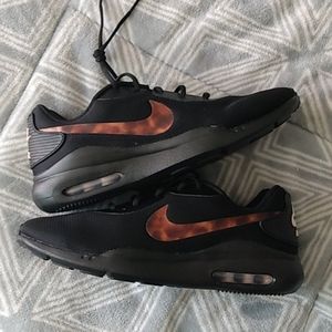 Men's Nike Airmax running NWOT or box